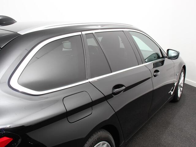 BMW 5-SERIE Touring 530e Business PHEV AUTOMAAT Adaptieve cruise control LED Leder Navigatie Stoelverwarming Achteruitrijcamera Sfeerverlichting Lane assist Climate control Apple Carplay/ Android Auto