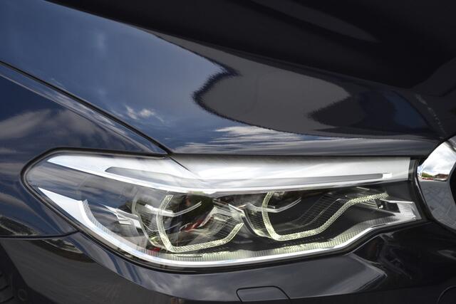 BMW 5-SERIE 520i High Executive M-Sport Schuif/kantel dak | Head up | Memory Seats | stoelverwarming/koeling