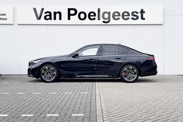 BMW 5-SERIE Sedan 520i | Stoelventilatie | Trekhaak | Panoramadak | Comfort Pack |