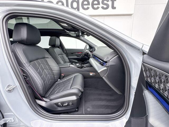 BMW 5-SERIE Touring 520i | Innovation Pack | M Sport | Panoramadak | Bowers & Wilkins |