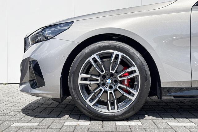 BMW 5-SERIE Sedan 520i | Innovation Pack | M Sport | Travel Pack | Panoramadak |