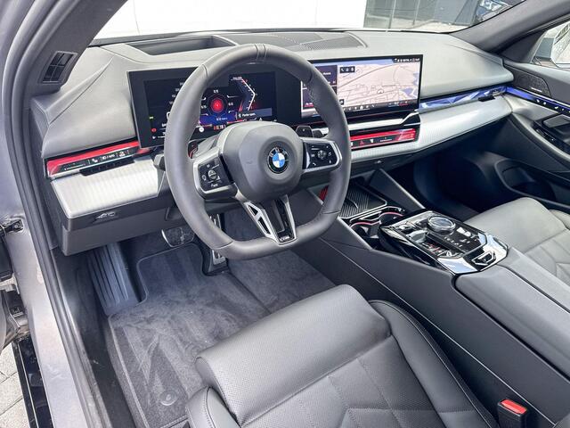 BMW 5-SERIE Sedan 520i | Innovation Pack | M Sport | Travel Pack | Panoramadak |