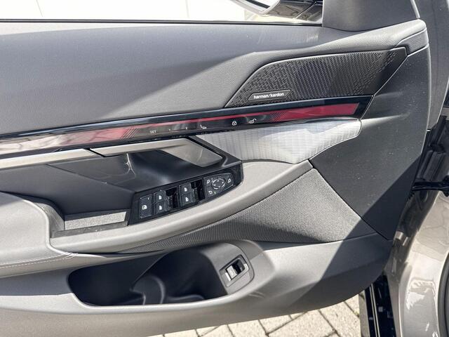 BMW 5-SERIE Sedan 520i | Innovation Pack | M Sport | Travel Pack | Panoramadak |