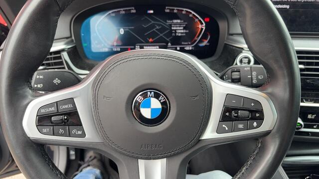 BMW 5-SERIE Touring 520i Business Edition Plus LCI / M-SPORT / LASER / CARPLAY / SHADOW / STOELVERW / CAMERA / NAVI / CLIMA / PDC / NL-AUTO