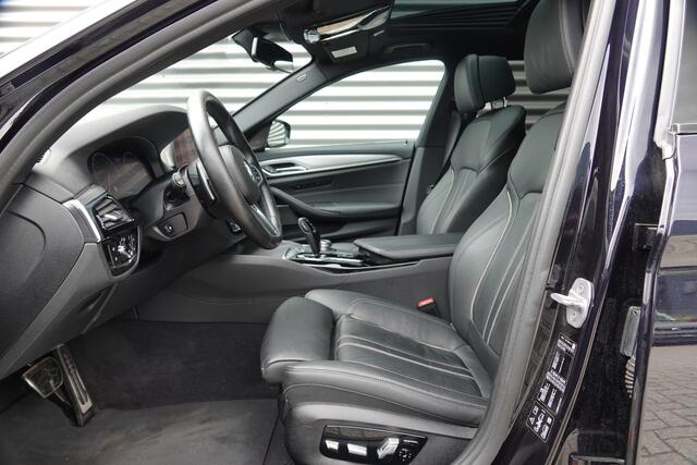 BMW 5-SERIE 540i xDrive High Executive M-Sport | Schuifdak | Massage | HUD | H&K | ACC | 360 |