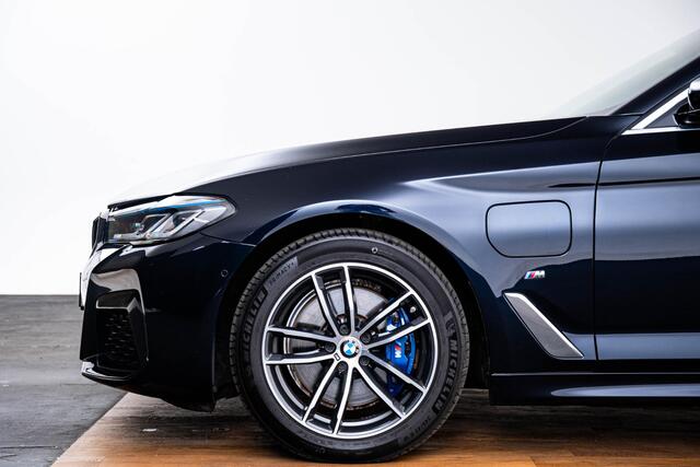 BMW 5-SERIE Touring 530e xDrive High Executive M Sport - Panoramadak - Driving Assistant Professional - Comfortstoelen - Massagestoelen - Head up - BMW Laserlight - Parking Assistant Plus - Comfort Access -