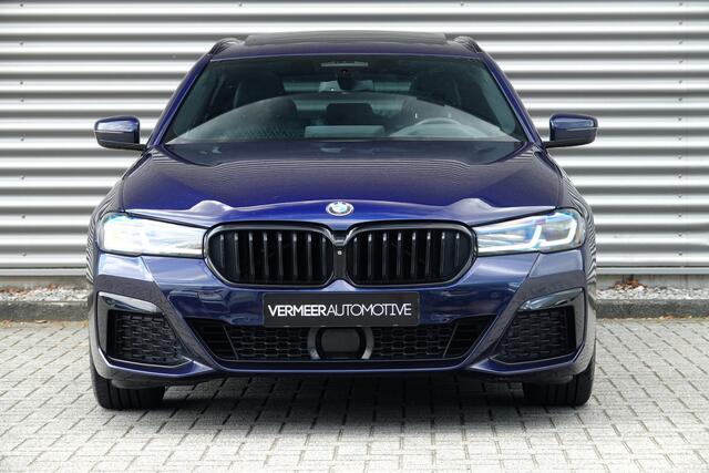 BMW 5-SERIE Touring 530i High Executive Edition M-Sport | Panodak | Trekhaak | Laser | HUD | H&K |