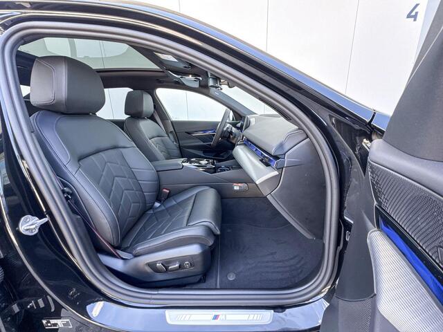 BMW 5-SERIE Sedan 520i M-Sport Pro / 20 inch / Driving Assistant Plus / Harman Kardon / Trekhaak / Glazendak