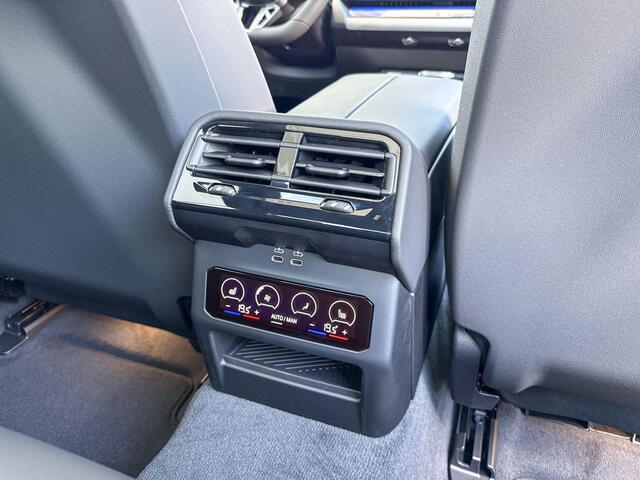 BMW 5-SERIE Sedan 520i M-Sport Pro / 20 inch / Driving Assistant Plus / Harman Kardon / Trekhaak / Glazendak