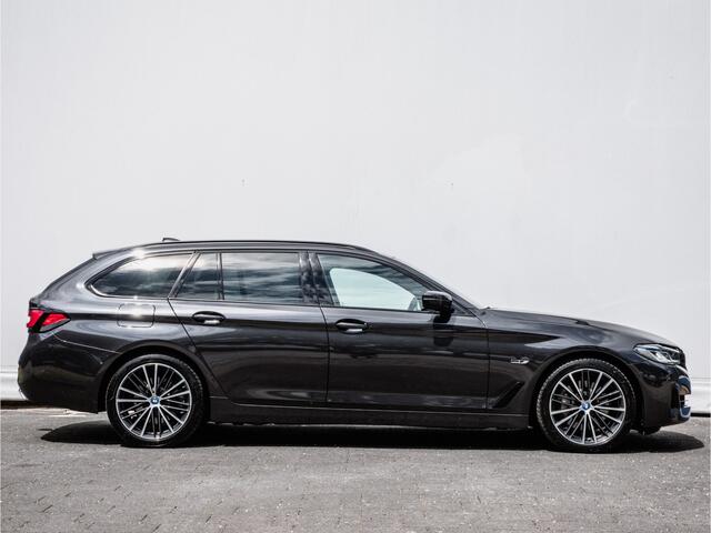 BMW 5-SERIE Touring 530e Business Edition Plus Trekhaak/ Nappa Lederen int./ Stoelverwarming/ Camera/ Laser LED