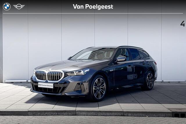 BMW 5-SERIE Touring 520i M-Sport / Comfort Stoelen / Glazen dak / Comfort Acces / Getinte Ramen / Trekhaak