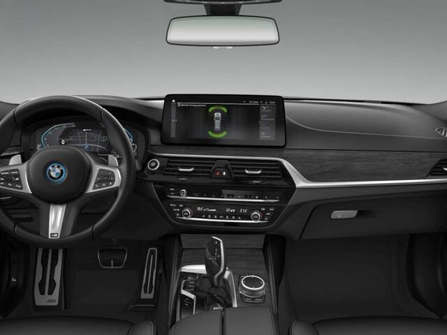 BMW 5-SERIE Touring 530e xDrive M-Sport | Panoramadak | Adapt. Cruise Control