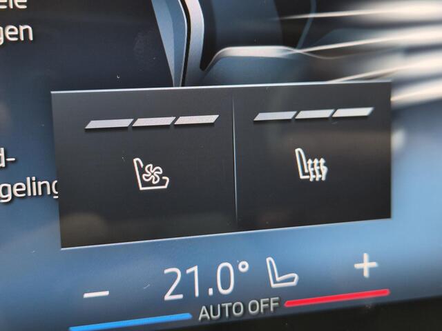BMW 5-SERIE 530e M Sport Edition / Fabrieksgarantie tot 06-2028 / NL'se auto / Trekhaak / 1800kg Trekgewicht / Harman/Kardon audio systeem / Comfort Pack & Travel Pack / Elektrische achterklep / Adaptief cruise control / Voorstoelen verwarmd & geventileerd / Achterui