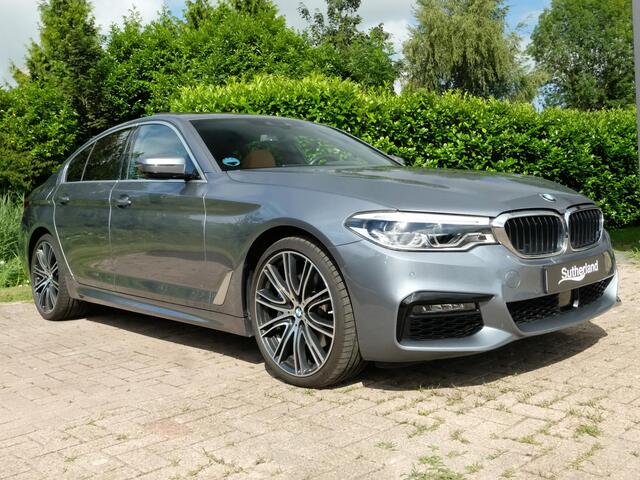 BMW 5-SERIE 530e M Sport | Schuif-/kanteldak | Adaptive cruise control | 20 inch velgen | Leder Dakota/cognac | 360 graden camera | Comfort stoelen | Stoelverwarming / Ventilatie | Head Up Display | Bowers & Wilkins | Keyless entry