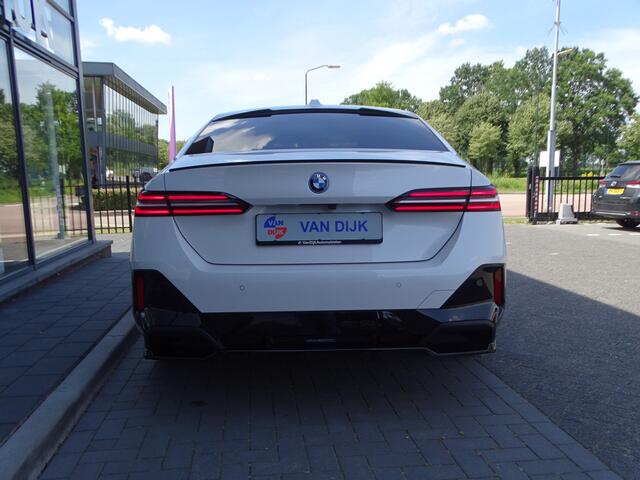 BMW 5-SERIE 530e M Sport Edition Drive-assistent-Plus Harman/Kardon Ada.led-koplamp 20'' LM Velgen