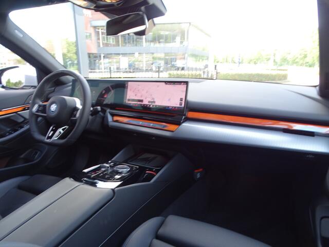 BMW 5-SERIE 530e M Sport Edition Drive-assistent-Plus Harman/Kardon Ada.led-koplamp 20'' LM Velgen
