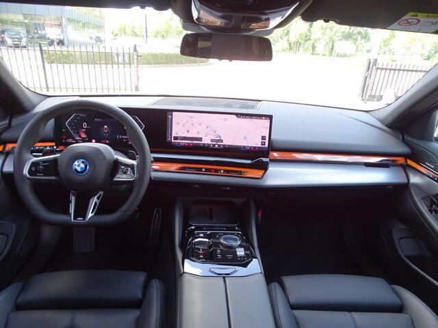 BMW 5-SERIE 530e M Sport Edition Drive-assistent-Plus Harman/Kardon Ada.led-koplamp 20'' LM Velgen