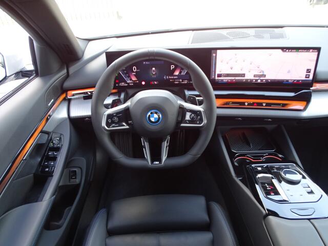 BMW 5-SERIE 530e M Sport Edition Drive-assistent-Plus Harman/Kardon Ada.led-koplamp 20'' LM Velgen
