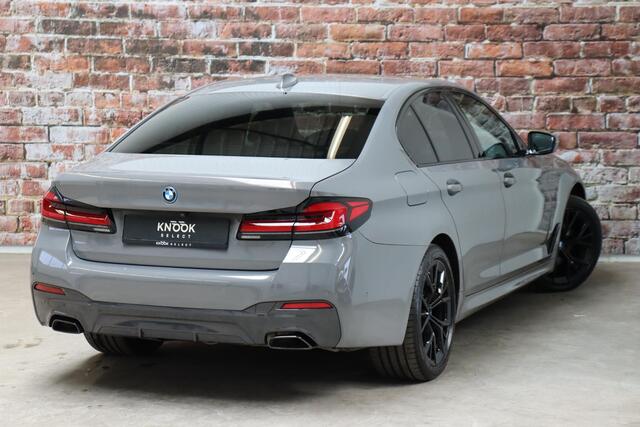 BMW 5-SERIE Sedan 530e High Executive M Sport Pakket Automaat / Live Cockpit Professional / Trekhaak / Laserlight / Comfortstoelen / Driving Assistant Professional / 19 Inch / Harman Kardon / Stoelverwarming / DAB / Parkeerhulp Plus / Stoelverwarming / Extra Getint G