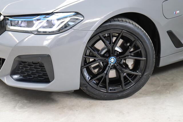 BMW 5-SERIE Sedan 530e High Executive M Sport Pakket Automaat / Live Cockpit Professional / Trekhaak / Laserlight / Comfortstoelen / Driving Assistant Professional / 19 Inch / Harman Kardon / Stoelverwarming / DAB / Parkeerhulp Plus / Stoelverwarming / Extra Getint G
