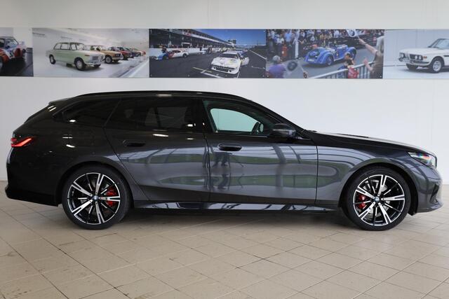 BMW 5-SERIE Touring 530e M Sportpakket Pro | Panoramadak | Elektr. Trekhaak | Stuurwielverwarming