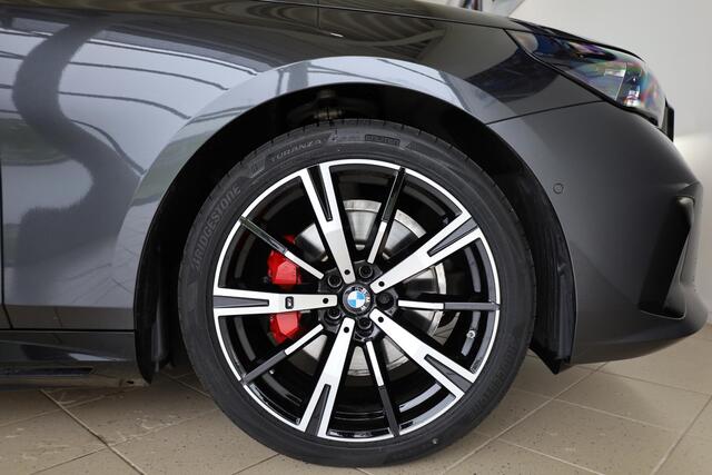 BMW 5-SERIE Touring 530e M Sportpakket Pro | Panoramadak | Elektr. Trekhaak | Stuurwielverwarming