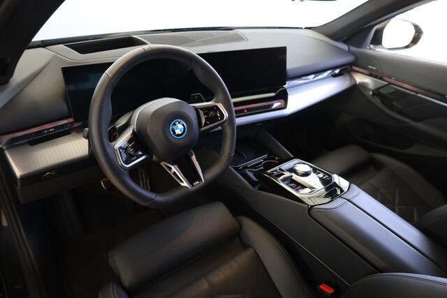 BMW 5-SERIE Touring 530e xDrive | M Sportpakket | Panorama Dak | Harman/Kardon | Driving Assistant Professional