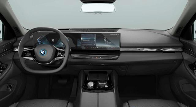 BMW 5-SERIE 530e Panoramadak - Harman Kardon - Driving Assistant Plus - Parking Assistant Plus - Stuurwielrandverwarming - Adaptieve LED koplampen