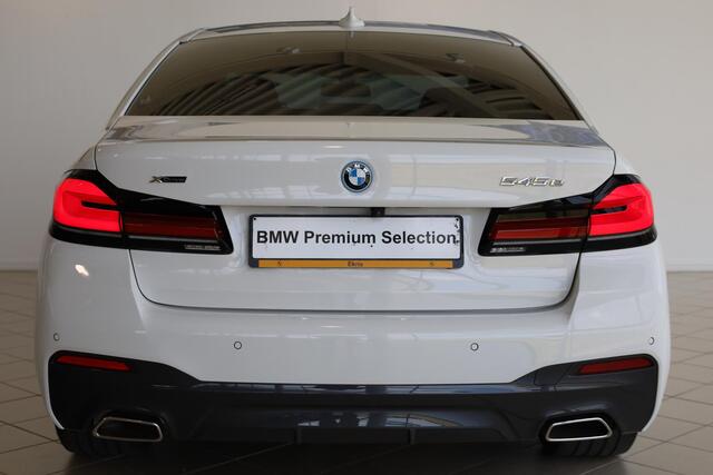 BMW 5-SERIE Sedan 545e xDrive High Executive | M Sportpakket | Adaptieve Cruise Control | Stuurwiel verwarming | 19'' LMV