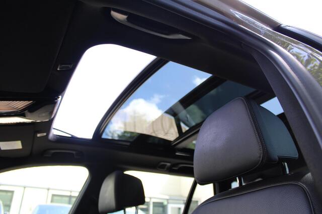 BMW 5-SERIE Touring 520d High Executive | Panorama | Head-up | Leder | Trekhaak