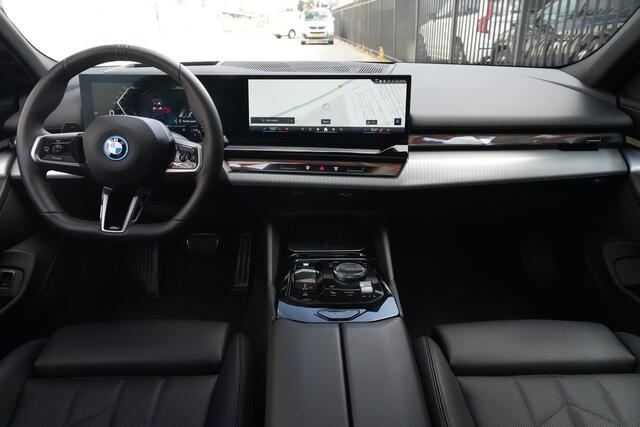 BMW 5-SERIE 530e M Sport Edition 300pk Panoramadak/DrivingAssistProf/360Camera