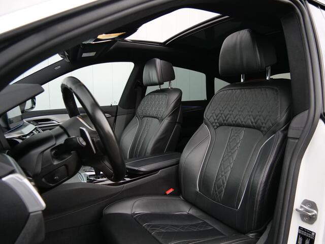 BMW 6-SERIE Gran Turismo 630i High Executive 259 Pk Automaat Navi / Apple Carplay / Leer / Schuifdak / Trekhaak / Camera's
