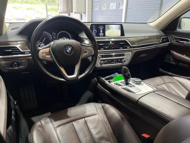 BMW 7-SERIE 730d High Executive | Head-Up | Leder | Camera | Stoelverwarming | Getint Glas | 19 Inch