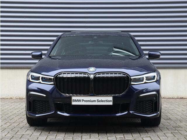 BMW 7-SERIE 745e | High Executive | M Sportpakket incl. Design Pure Excellence | Panodak | Head-Up | Comfortstoelen Achter | Harman Kardon | Soft Close | 20'' LMV