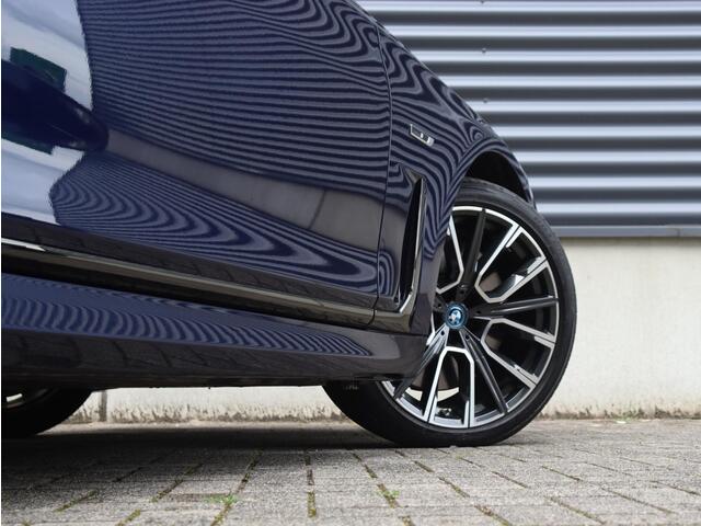 BMW 7-SERIE 745e | High Executive | M Sportpakket incl. Design Pure Excellence | Panodak | Head-Up | Comfortstoelen Achter | Harman Kardon | Soft Close | 20'' LMV