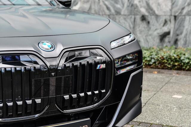 BMW 7-SERIE M760e xDrive |Theatre screen|M-sport|BTW|