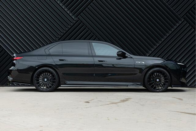 BMW 7-SERIE M760e xDrive M-sport Pro Sky Lounge KristalKopl. Connois.Pakket Exe.LoungePakket Achteras. Bomvol!