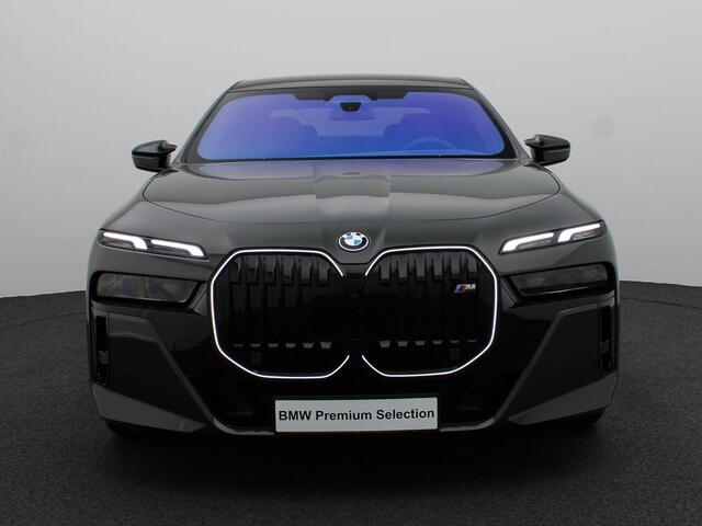 BMW 7-SERIE M760e xDrive M Performance Pack | Innovation Pack | Connoisseur Pack | Integral Active Steering | Executive Drive Pro | Trekhaak | Executive Lounge Rear Console | Driving Assistant Professional | Bowers & Wilkins | 21''