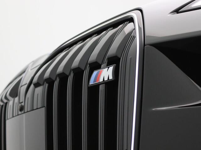 BMW 7-SERIE M760e xDrive M Performance Pack | Innovation Pack | Connoisseur Pack | Integral Active Steering | Executive Drive Pro | Trekhaak | Executive Lounge Rear Console | Driving Assistant Professional | Bowers & Wilkins | 21''