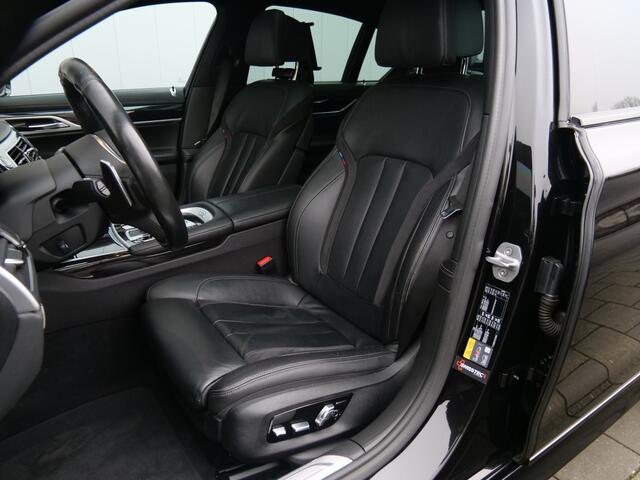 BMW 7-SERIE 740e iPerformance High Executive 326 Pk Automaat Navi / Leer / DAB / Schuifdak / M-pakket