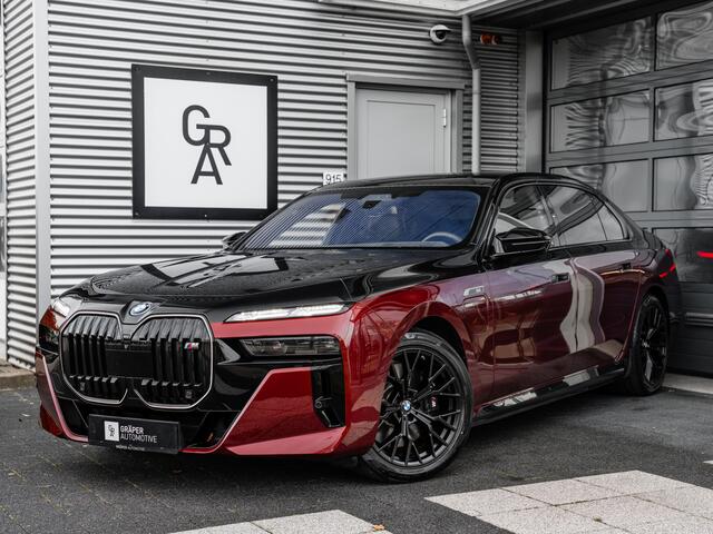 BMW 7-SERIE M760e xDrive | Rear Seat Entertainment l Bowers & Wilkins | Sky Lounge | Two tone