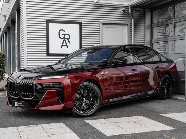 BMW 7-SERIE M760e xDrive | Rear Seat Entertainment l Bowers & Wilkins | Sky Lounge | Two tone