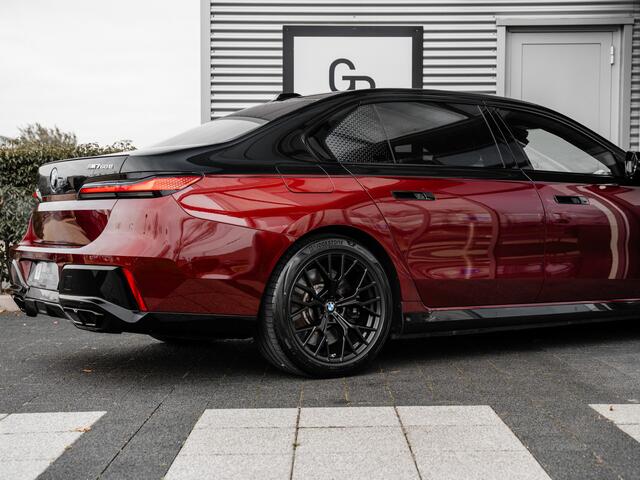 BMW 7-SERIE M760e xDrive | Rear Seat Entertainment l Bowers & Wilkins | Sky Lounge | Two tone