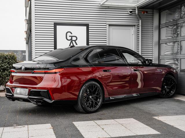 BMW 7-SERIE M760e xDrive | Rear Seat Entertainment l Bowers & Wilkins | Sky Lounge | Two tone