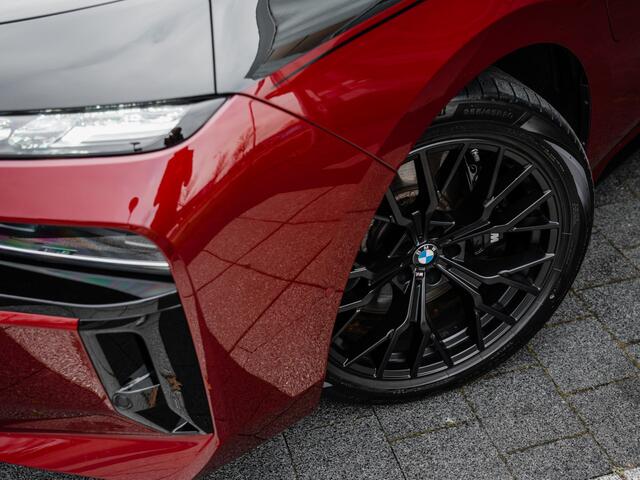 BMW 7-SERIE M760e xDrive | Rear Seat Entertainment l Bowers & Wilkins | Sky Lounge | Two tone