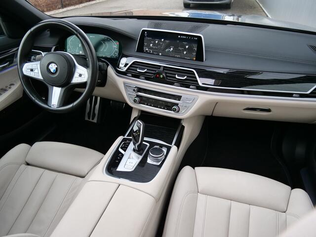BMW 7-SERIE 745e High Executive 394 Pk Automaat Navi / Schuifdak / Camera / DAB / Leer / Apple Carplay / M-pakket