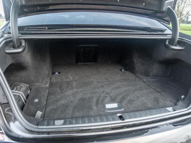 BMW 7-SERIE 740e iPerformance High Executive | Hybrid | M-pakket | H&K Surround | Schuifdak | HUD | Volleder Individual | Massagestoelen | Softclose | Keyless | 20" | Comfort Acces | 360gr Cam | Achteras besturing | Elek Comfortzetels achterin verw en ventilatie | Su