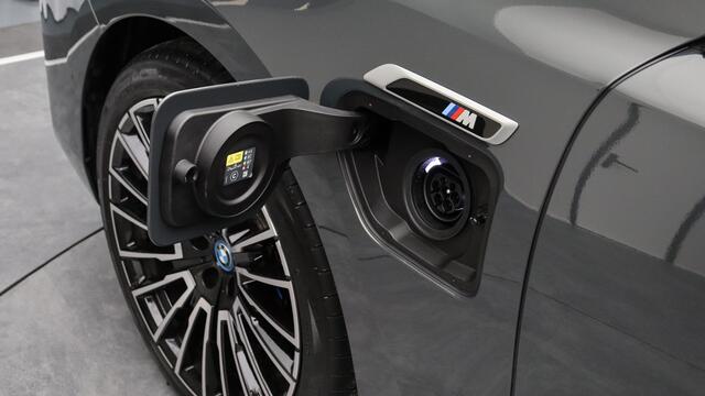 BMW 7-SERIE M760e xDrive | Exclusive Lounge | B&W | Sky Lounge | Connoisseur Pack | Rear Seat Entertainment