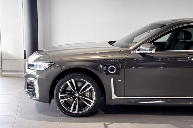 BMW 7-SERIE 745e High Executive | M Sport | Glazen Schuif-/kanteldak | Head-up Display | Stoelventilatie |