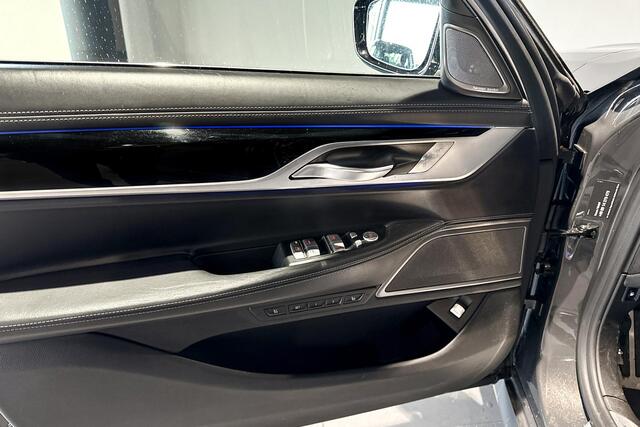 BMW 7-SERIE 745e High Executive | M Sport | Glazen Schuif-/kanteldak | Head-up Display | Stoelventilatie |